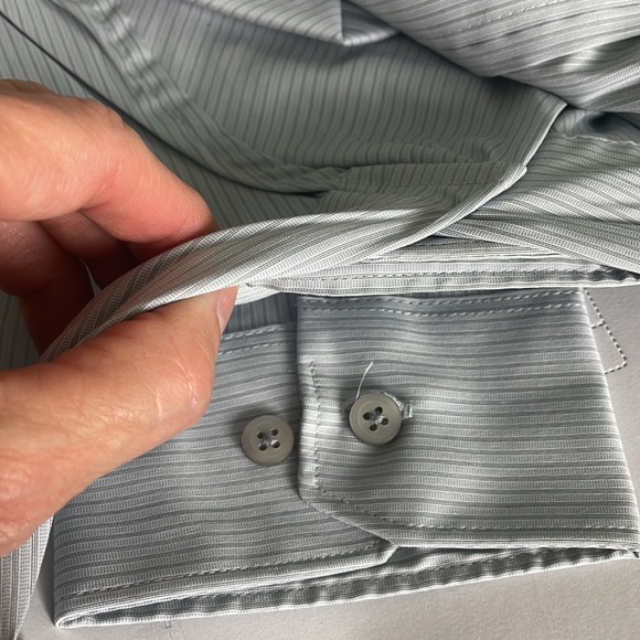 DKNY Men’s Button Down Long Sleeve Shirt -cuffed button sleeves- Large - Picture 6 of 7